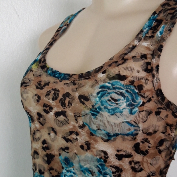 SALE💥$4 Almost Famous: Floral Top - Picture 3 of 7